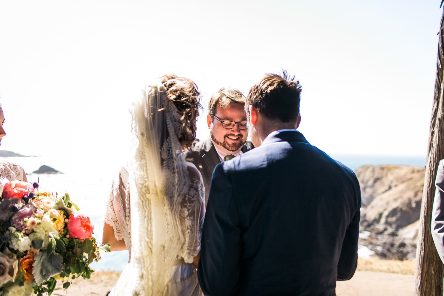 Parezca un Superhéroe Demasiado Preparado: 5 Cosas Que Todo Oficiante de  Bodas Debería Tener | AMM Blog, image size:1500x1000